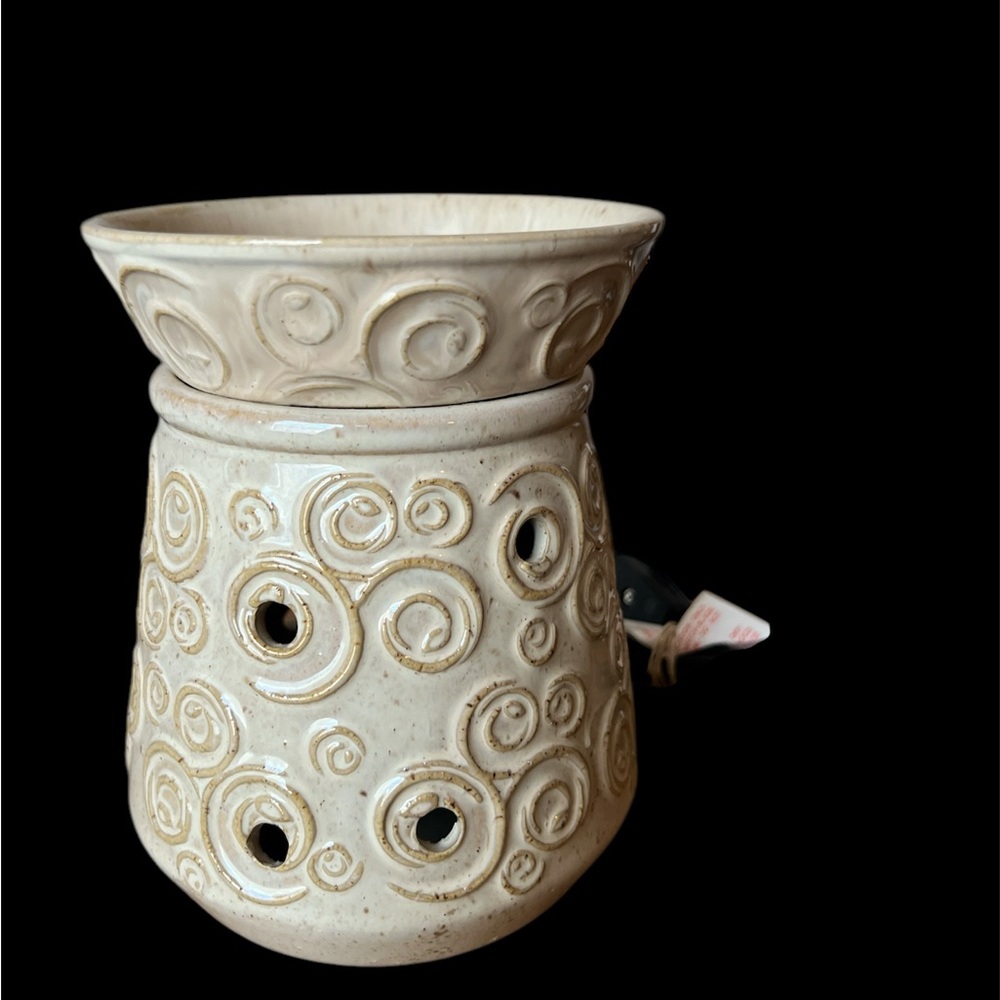 Scentsy Warmer Full Size Angora 6” Ht 5”W. Tan